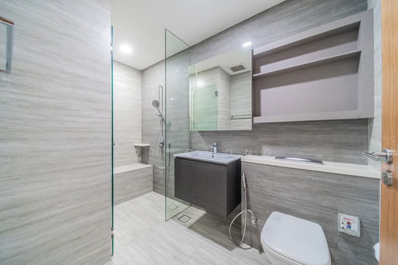 Trilive, 111 Tampines Road, 2 Bedrooms, 624 sqft, Condominium For Sale, by Ron Chong, 500197323 - Bathroom - PropertyGuru.com.sg