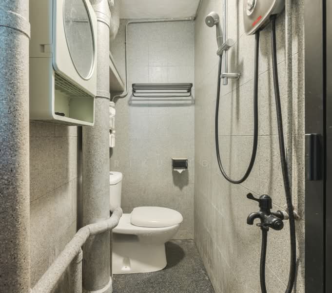 81 Commonwealth Close, 81 Commonwealth Close, 2 Bedrooms, 495 sqft, HDB Flat For Sale, by Riku Ng, 500197329 - Bathroom - PropertyGuru.com.sg