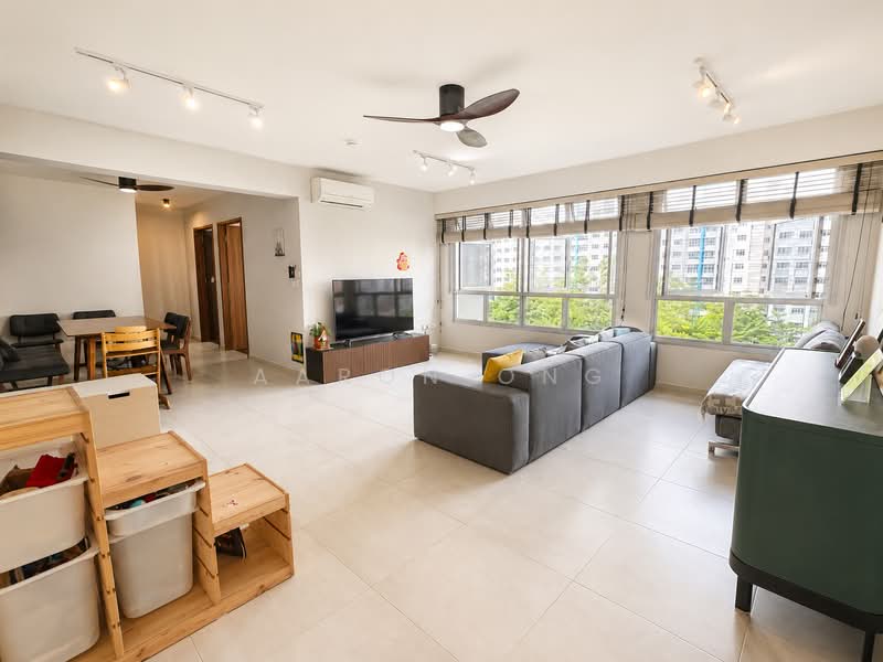 875B Tampines Street 86, 875B Tampines Street 86, 3 Bedrooms, 1,216 sqft, HDB Flat For Sale, by Aaron Ong, 500197333 - Living Room - PropertyGuru.com.sg