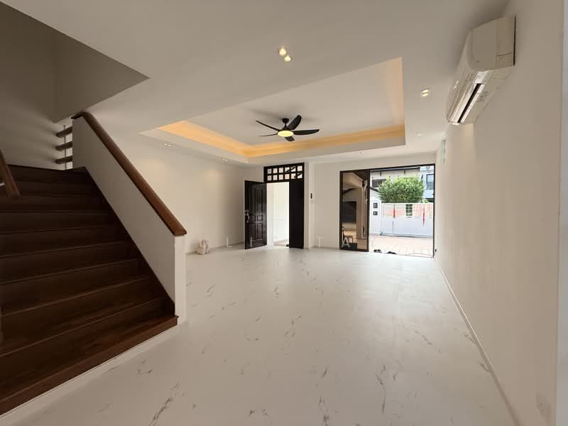 SUPER BEST BUY‼️ 3-STOREY CORNER TERR / 5 Bedrms / MRT, , 5 Bedrooms, 3,200 sqft, Corner Terrace For Sale, by Julie Tay, 500197334 - Living Room - PropertyGuru.com.sg