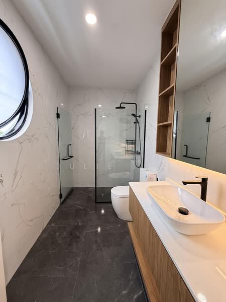 SUPER BEST BUY‼️ 3-STOREY CORNER TERR / 5 Bedrms / MRT, , 5 Bedrooms, 3,200 sqft, Corner Terrace For Sale, by Julie Tay, 500197334 - Bathroom - PropertyGuru.com.sg