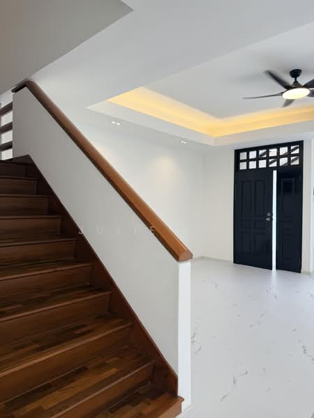 SUPER BEST BUY‼️ 3-STOREY CORNER TERR / 5 Bedrms / MRT, , 5 Bedrooms, 3,200 sqft, Corner Terrace For Sale, by Julie Tay, 500197334 - Entrance - PropertyGuru.com.sg