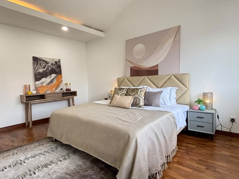 SUPER BEST BUY‼️ 3-STOREY CORNER TERR / 5 Bedrms / MRT, , 5 Bedrooms, 3,200 sqft, Corner Terrace For Sale, by Julie Tay, 500197334 - Bedroom - PropertyGuru.com.sg