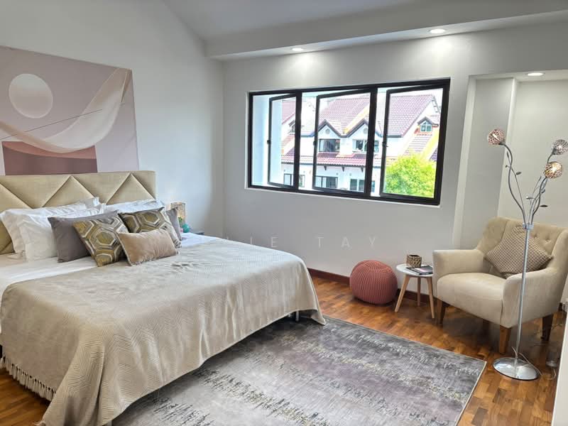 SUPER BEST BUY‼️ 3-STOREY CORNER TERR / 5 Bedrms / MRT, , 5 Bedrooms, 3,200 sqft, Corner Terrace For Sale, by Julie Tay, 500197334 - Bedroom - PropertyGuru.com.sg