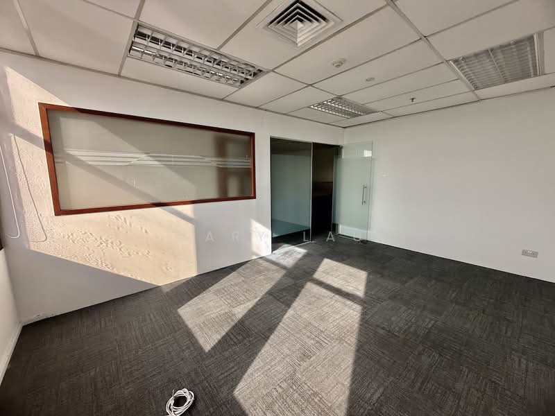 Peninsula Plaza, 111 North Bridge Road, 1,486 sqft, Office For Rent, by Mary Lau, 500197339 - Interior - CommercialGuru.com.sg