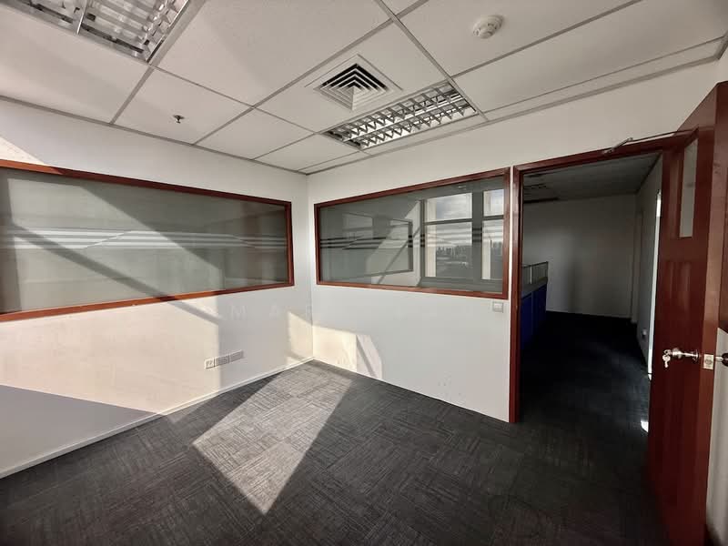 Peninsula Plaza, 111 North Bridge Road, 1,486 sqft, Office For Rent, by Mary Lau, 500197339 - Interior - CommercialGuru.com.sg