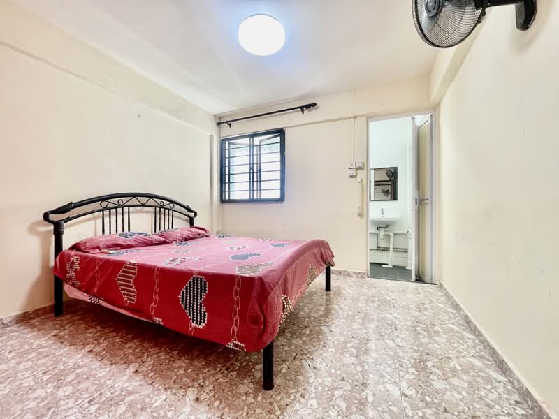 474 Ang Mo Kio Avenue 10, 474 Ang Mo Kio Avenue 10, 2 Bedrooms, 721 sqft, HDB Flat For Sale, by Serence Playford, 500197362 - Master Bedroom Ensuite - PropertyGuru.com.sg