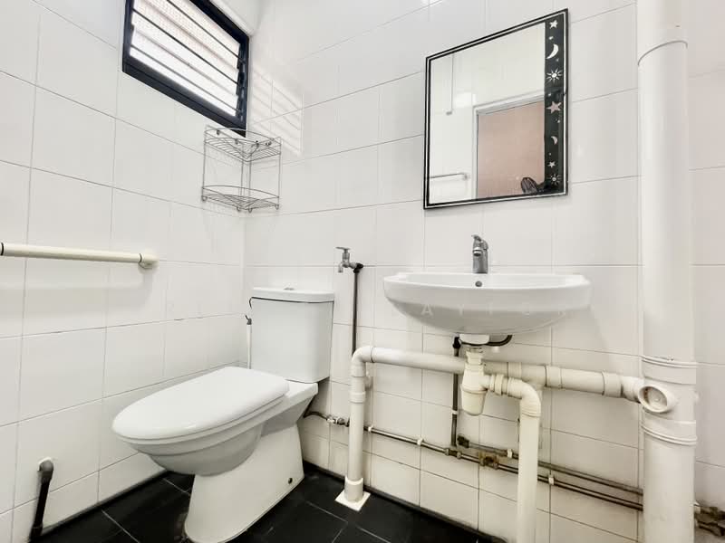 474 Ang Mo Kio Avenue 10, 474 Ang Mo Kio Avenue 10, 2 Bedrooms, 721 sqft, HDB Flat For Sale, by Serence Playford, 500197362 - Master Bathroom - PropertyGuru.com.sg