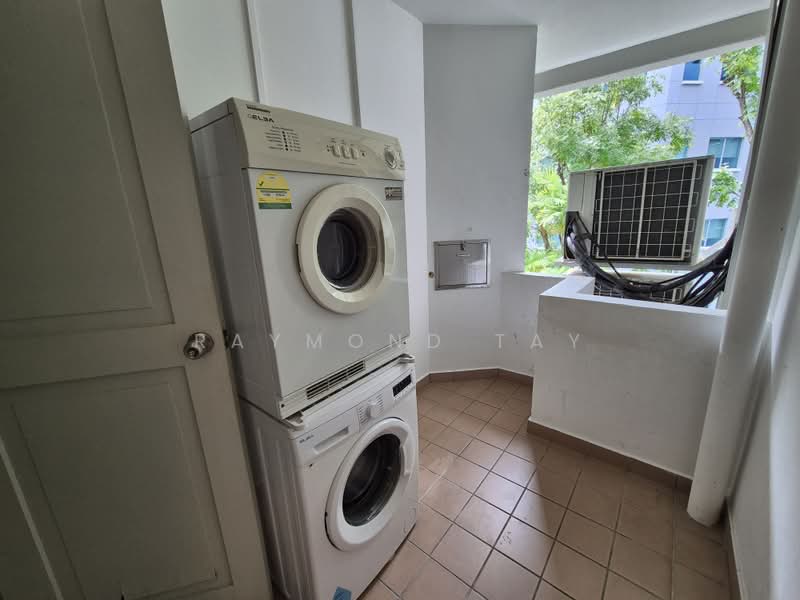 Unit near NUS and Haw Par Villa, , 3 Bedrooms, 1,238 sqft, Apartment For Rent, by Raymond Tay, 500197367 - Balcony - PropertyGuru.com.sg
