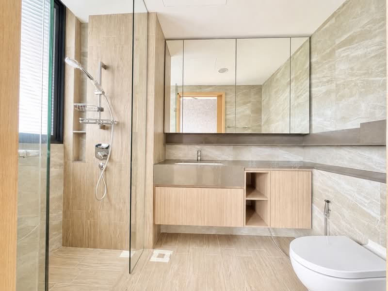 The Jovell, 19 Flora Drive, 3 Bedrooms, 904 sqft, Condominium For Sale, by Sandy Lim 林莎莎, 500197382 - Master Bathroom - PropertyGuru.com.sg