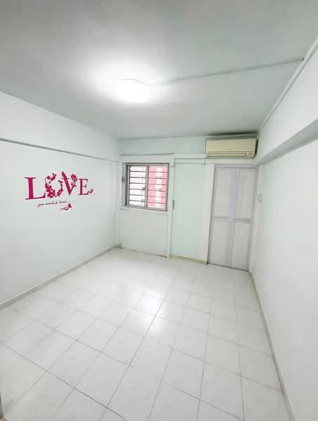 233 Ang Mo Kio Avenue 3, 233 Ang Mo Kio Avenue 3, 2 Bedrooms, 721 sqft, HDB Flat For Sale, by Brian Chua, 500197388 - Living room - PropertyGuru.com.sg
