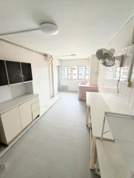 233 Ang Mo Kio Avenue 3, 233 Ang Mo Kio Avenue 3, 2 Bedrooms, 721 sqft, HDB Flat For Sale, by Brian Chua, 500197388 - Kitchen - PropertyGuru.com.sg