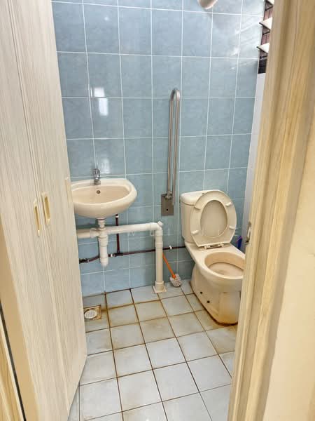 509 West Coast Drive, 509 West Coast Drive, 2 Bedrooms, 721 sqft, HDB Flat For Sale, by Ng Wei Jie, 500197399 - Bathroom - PropertyGuru.com.sg