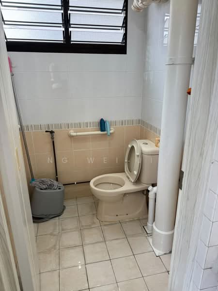509 West Coast Drive, 509 West Coast Drive, 2 Bedrooms, 721 sqft, HDB Flat For Sale, by Ng Wei Jie, 500197399 - Bathroom - PropertyGuru.com.sg