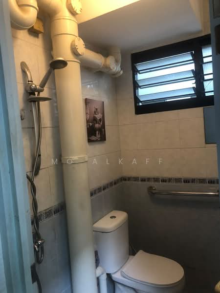 308 Clementi Avenue 4, 308 Clementi Avenue 4, 2 Bedrooms, 721 sqft, HDB Flat For Sale, by Mo Alkaff, 500197401 - Bathroom - PropertyGuru.com.sg