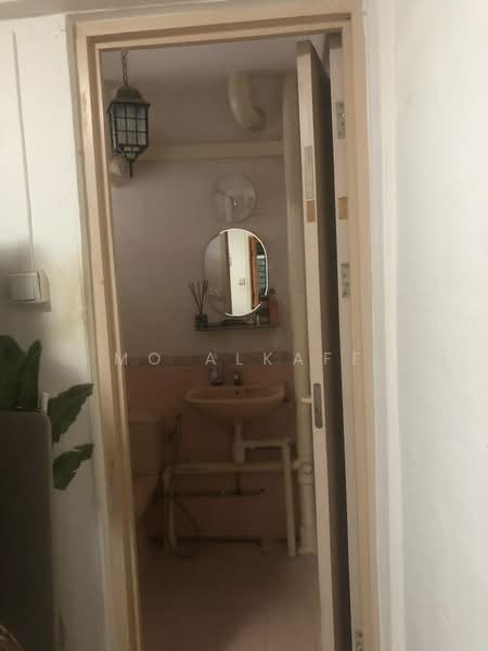308 Clementi Avenue 4, 308 Clementi Avenue 4, 2 Bedrooms, 721 sqft, HDB Flat For Sale, by Mo Alkaff, 500197401 - Bathroom - PropertyGuru.com.sg