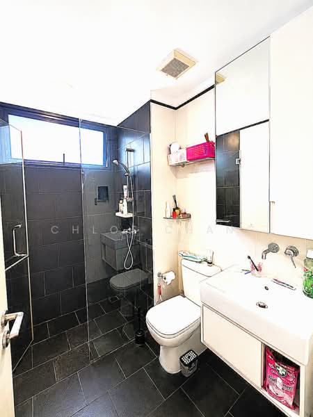 Village @ Pasir Panjang, 463 Pasir Panjang Road, 4 Bedrooms, 2,024 sqft, Condominium For Sale, by Chloe Chang, 500197409 - Bathroom - PropertyGuru.com.sg