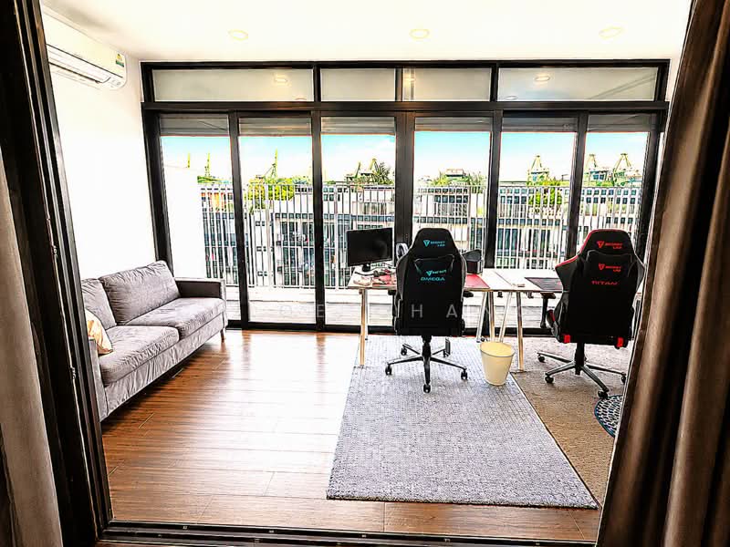 Village @ Pasir Panjang, 463 Pasir Panjang Road, 4 Bedrooms, 2,024 sqft, Condominium For Sale, by Chloe Chang, 500197409 - Study - PropertyGuru.com.sg