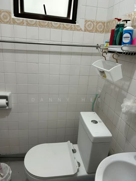 584 Cheng San Court, 584 Ang Mo Kio Avenue 3, Room Rental, 120 sqft, HDB Flat For Rent, by Danny Hee, 500197414 - Bathroom - PropertyGuru.com.sg