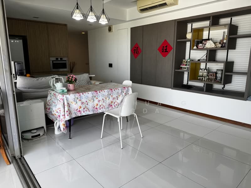 Trevista, 23 Lorong 3 Toa Payoh, 3 Bedrooms, 1,270 sqft, Condominium For Sale, by Willy Zhuang Zhengda, 500197419 - Living Room - PropertyGuru.com.sg