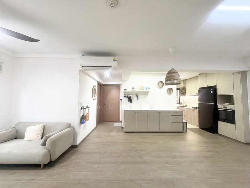 415C Northshore Drive, 415C Northshore Drive, 3 Bedrooms, 1,011 sqft, HDB Flat For Sale, by Ian Lim, 500197436 - Living Room - PropertyGuru.com.sg