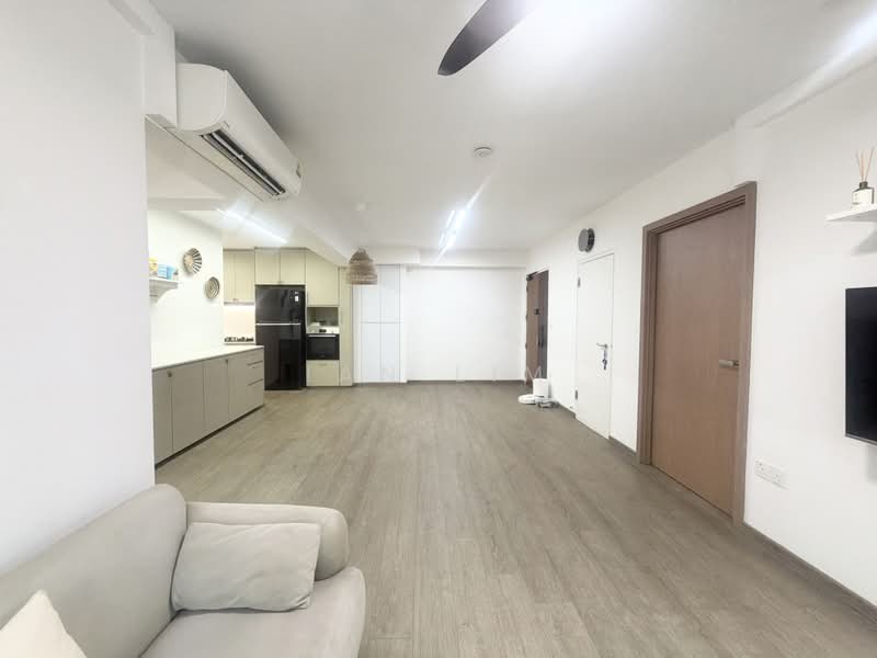 415C Northshore Drive, 415C Northshore Drive, 3 Bedrooms, 1,011 sqft, HDB Flat For Sale, by Ian Lim, 500197436 - Living Room - PropertyGuru.com.sg