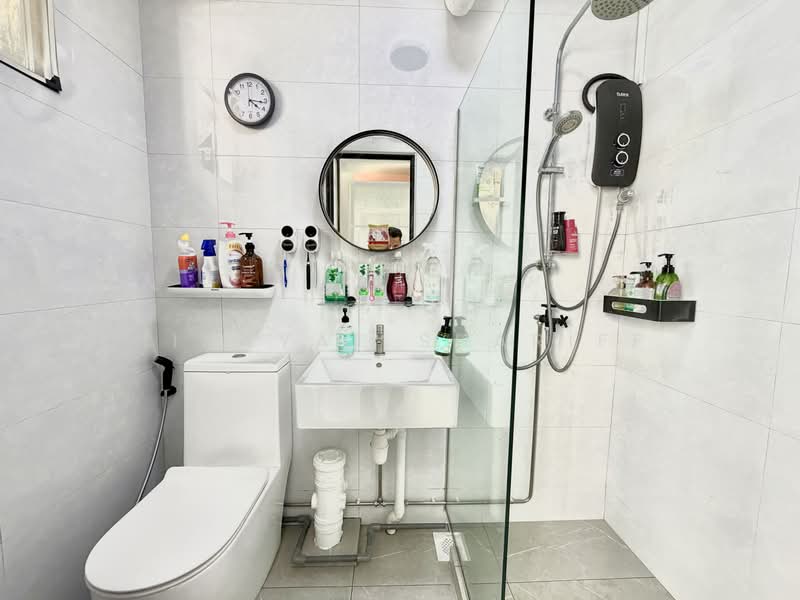 228 Choa Chu Kang Central, 228 Choa Chu Kang Central, 4 Bedrooms, 1,313 sqft, HDB Flat For Sale, by Hidayat Shariff, 500197438 - Bathroom - PropertyGuru.com.sg