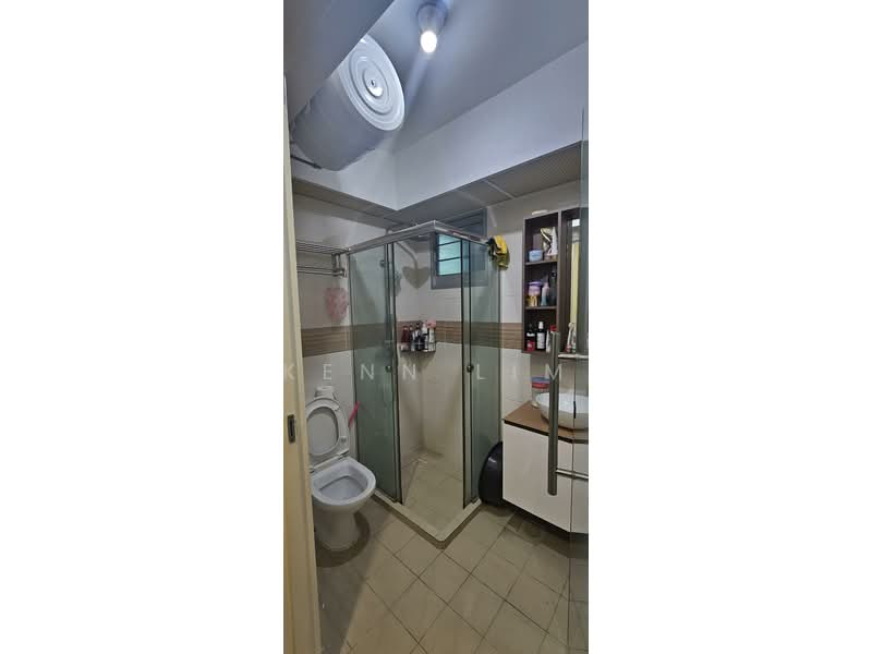 502B Yishun Street 51, 502B Yishun Street 51, 3 Bedrooms, 990 sqft, HDB Flat For Sale, by Kenn Lim, 500197441 - Bathroom - PropertyGuru.com.sg