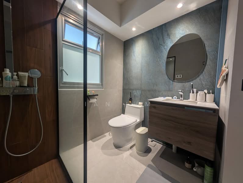 270A Toa Payoh East, 270A Toa Payoh East, 3 Bedrooms, 990 sqft, HDB Flat For Rent, by Ian Lim, 500197467 - Bathroom - PropertyGuru.com.sg