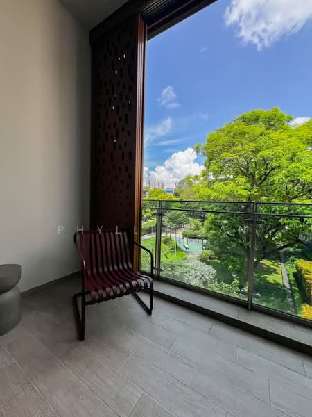 Parksuites, 18 Holland Grove Road, 1 Bedroom, 624 sqft, Condominium For Sale, by Phyllis Tan, 500197469 - Balcony - PropertyGuru.com.sg