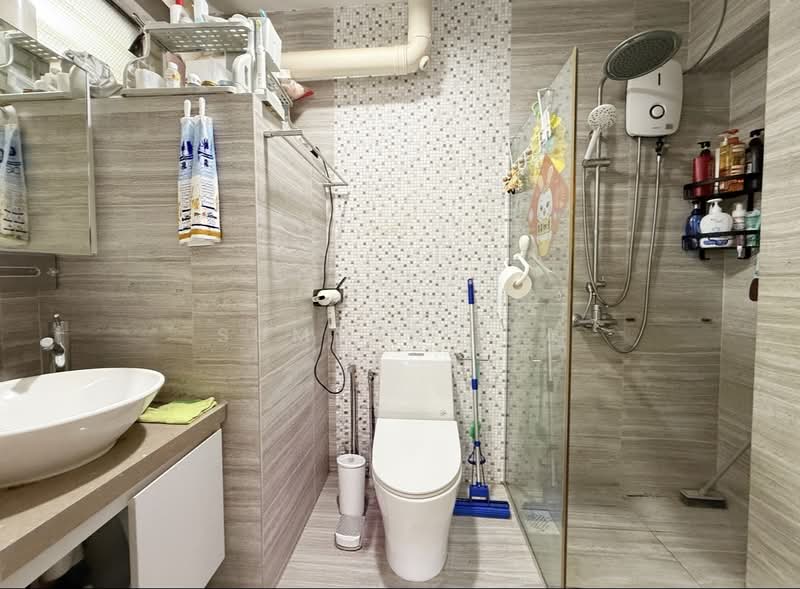 691 Jurong West Central 1, 691 Jurong West Central 1, 4 Bedrooms, 1,065 sqft, HDB Flat For Sale, by Summer Xia, 500197489 - Bathroom - PropertyGuru.com.sg