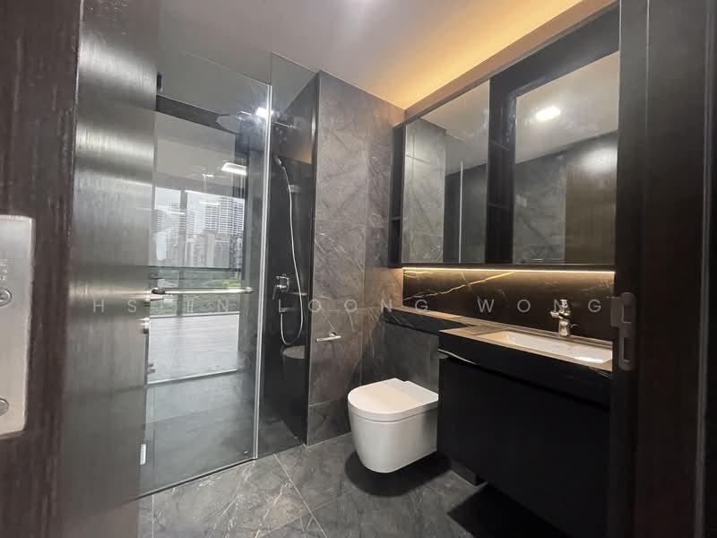 Hyll on Holland, 89 Holland Road, 2 Bedrooms, 700 sqft, Condominium For Sale, by Hsien Loong Wong, 500197503 - Bathroom - PropertyGuru.com.sg