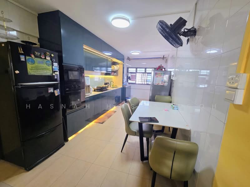 711 Yishun Avenue 5, 711 Yishun Avenue 5, 2 Bedrooms, 721 sqft, HDB Flat For Sale, by Hasnah Hassan Goh, 500197504 - Kitchen - PropertyGuru.com.sg