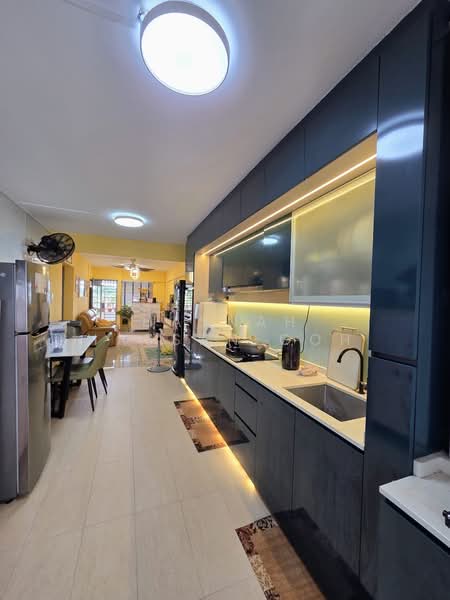711 Yishun Avenue 5, 711 Yishun Avenue 5, 2 Bedrooms, 721 sqft, HDB Flat For Sale, by Hasnah Hassan Goh, 500197504 - Kitchen - PropertyGuru.com.sg