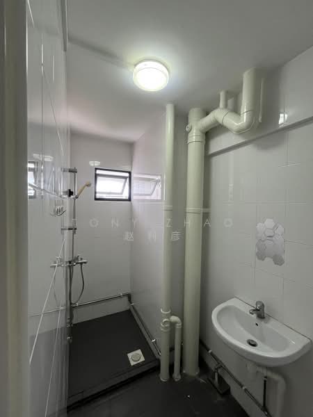471 Jurong West Street 41, 471 Jurong West Street 41, 3 Bedrooms, 1,625 sqft, HDB Flat For Sale, by Tony Zhao 赵科彦, 500197505 - Bathroom - PropertyGuru.com.sg