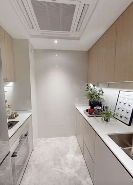 Pinetree Hill, 30 Pine Grove, 2 Bedrooms, 700 sqft, Condominium For Sale, by FERNANDA THAM, 500197510 - Kitchen - PropertyGuru.com.sg