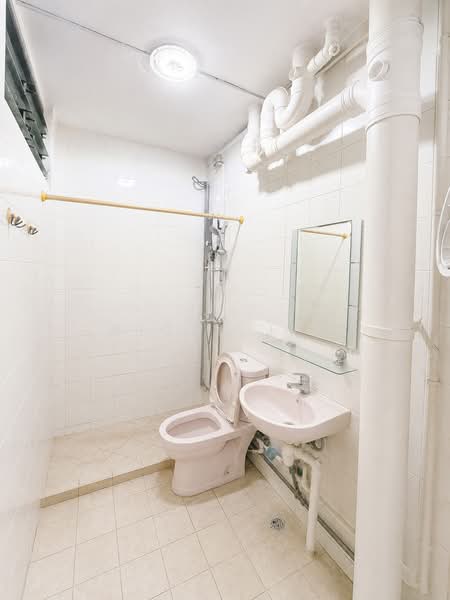 515 Jelapang Road, 515 Jelapang Road, 3 Bedrooms, 1,324 sqft, HDB Flat For Sale, by Nigel J M, 500197516 - Bathroom - PropertyGuru.com.sg
