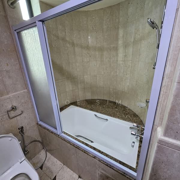 Valley Park, 473 River Valley Road, 3 Bedrooms, 1,249 sqft, Condominium For Rent, by Joe Sim, 500197518 - Master attached bathroom - PropertyGuru.com.sg