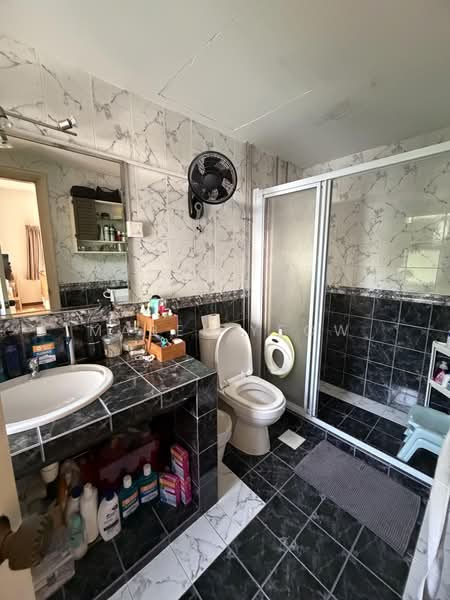 Oxley Garden, 5 Oxley Rise, 3 Bedrooms, 1,650 sqft, Apartment For Rent, by Mabel Yeow, 500197520 - Bathroom - PropertyGuru.com.sg
