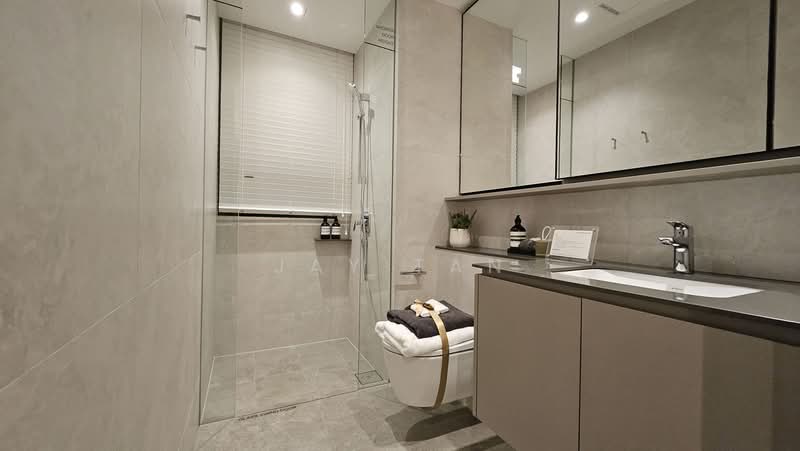 Move In Ready 4Sty Inter-T, , 4 Bedrooms, 3,200 sqft, Terraced House For Sale, by Jay Tan, 500197529 - Bathroom - PropertyGuru.com.sg