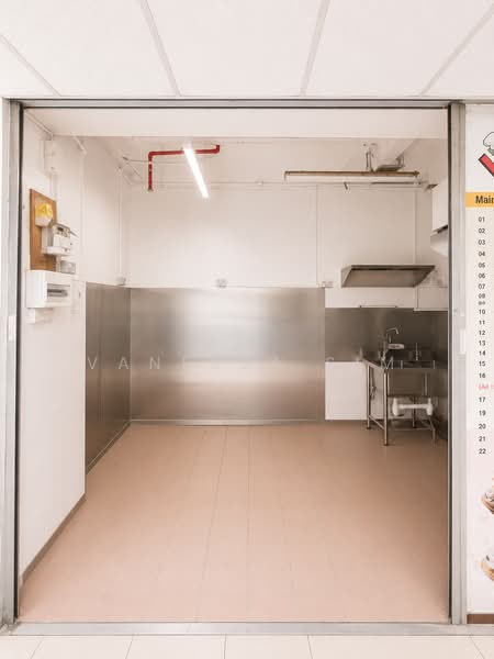 Lucky Plaza, 304 Orchard Road, 536 sqft, Mall Shop For Rent, by Vanessa Sim, 500197572 - Interior - CommercialGuru.com.sg