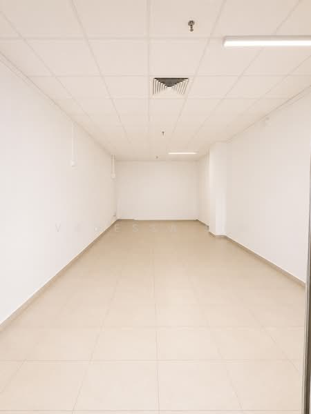 Lucky Plaza, 304 Orchard Road, 536 sqft, Mall Shop For Rent, by Vanessa Sim, 500197572 - Interior - CommercialGuru.com.sg