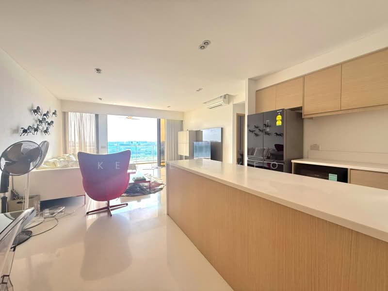 Waterfront Gold, 754 Bedok Reservoir Road, 4 Bedrooms, 2,153 sqft, Condominium For Sale, by Kenneth Yeo, 500197580 - Living Room - PropertyGuru.com.sg