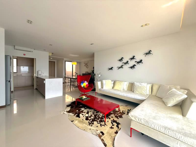 Waterfront Gold, 754 Bedok Reservoir Road, 4 Bedrooms, 2,153 sqft, Condominium For Sale, by Kenneth Yeo, 500197580 - Living Room - PropertyGuru.com.sg