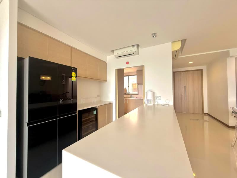 Waterfront Gold, 754 Bedok Reservoir Road, 4 Bedrooms, 2,153 sqft, Condominium For Sale, by Kenneth Yeo, 500197580 - Kitchen - PropertyGuru.com.sg