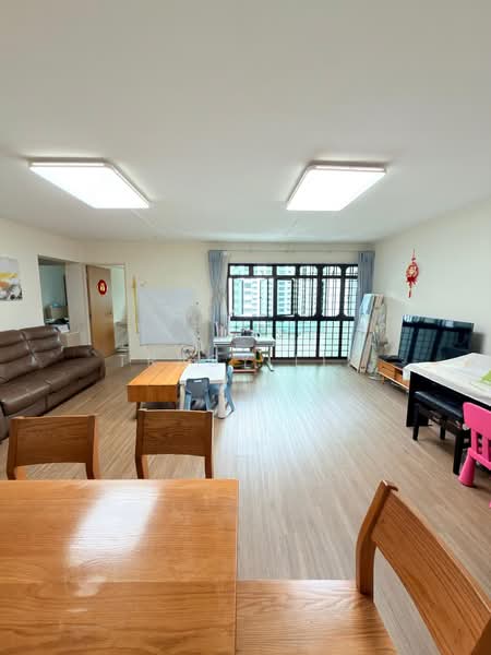 649A Jurong West Street 61, 649A Jurong West Street 61, 3 Bedrooms, 1,184 sqft, HDB Flat For Sale, by Tracy Lim, 500197582 - Living Room - PropertyGuru.com.sg