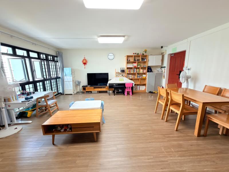 649A Jurong West Street 61, 649A Jurong West Street 61, 3 Bedrooms, 1,184 sqft, HDB Flat For Sale, by Tracy Lim, 500197582 - Living Room - PropertyGuru.com.sg