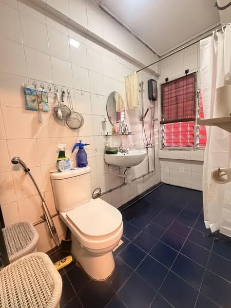 People's Park Complex, 1 Park Road, 3 Bedrooms, 1,119 sqft, Apartment For Sale, by Jackie Chan, 500197588 - Bathroom - PropertyGuru.com.sg