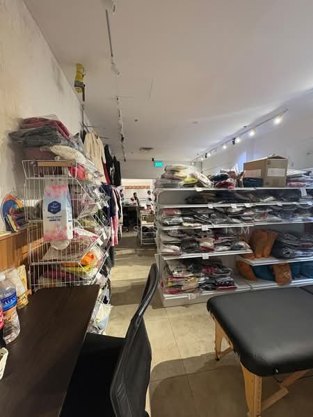 Lucky Plaza, 304 Orchard Road, 398 sqft, Mall Shop For Rent, by Vanessa Sim, 500197589 - Interior - CommercialGuru.com.sg