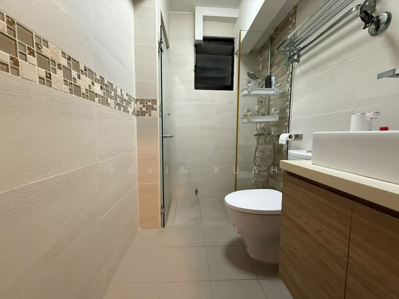 155 Rivervale Crescent, 155 Rivervale Crescent, 3 Bedrooms, 1,184 sqft, HDB Flat For Sale, by Kavin Kuah, 500197600 - Bathroom - PropertyGuru.com.sg